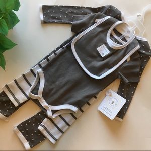 Burt’s Bees layette set